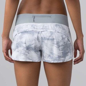 Lululemon 2.5" Speed Up Shorts - Size 6